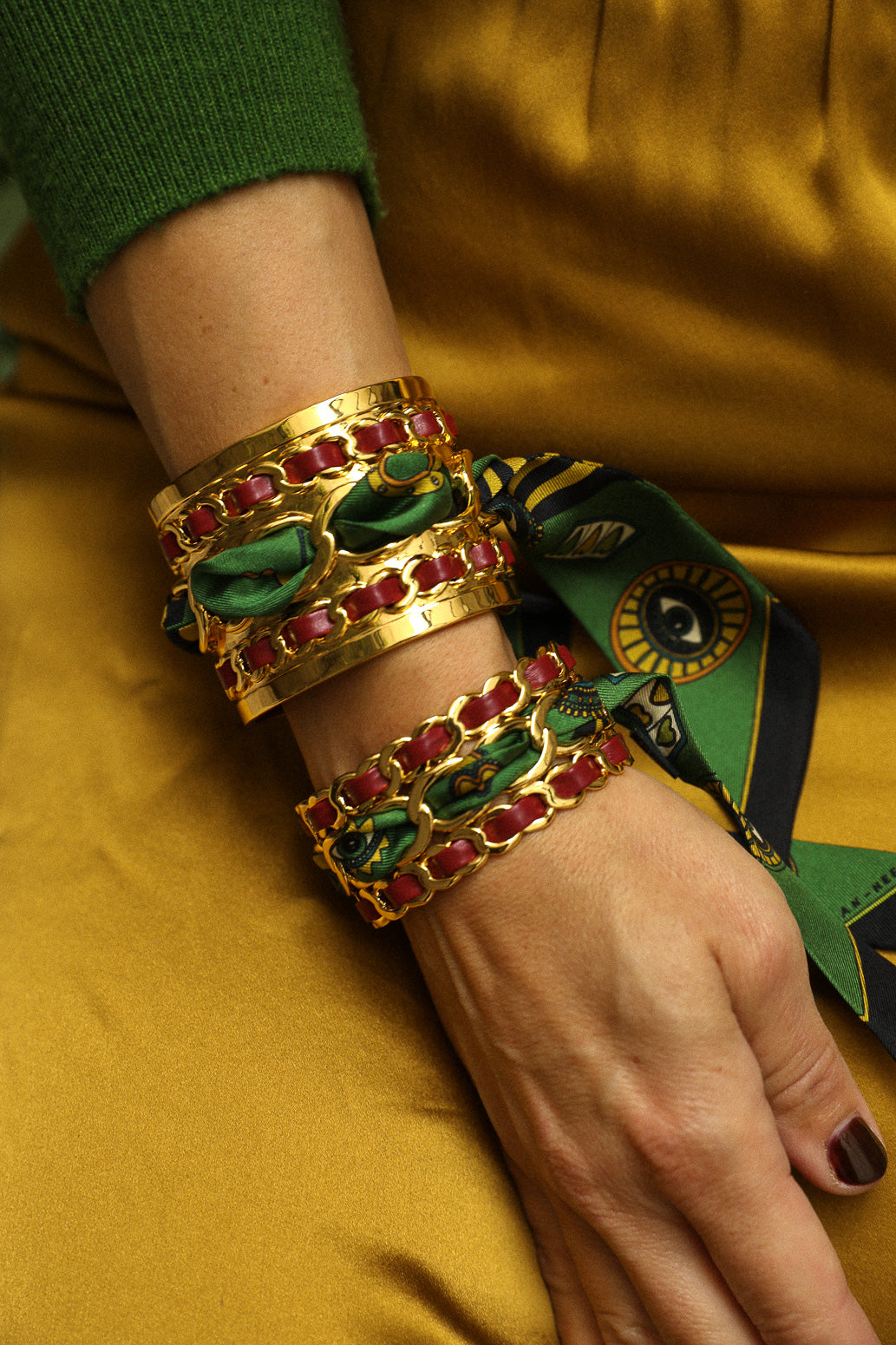 Large December cuff and Luckyou ribbon, green