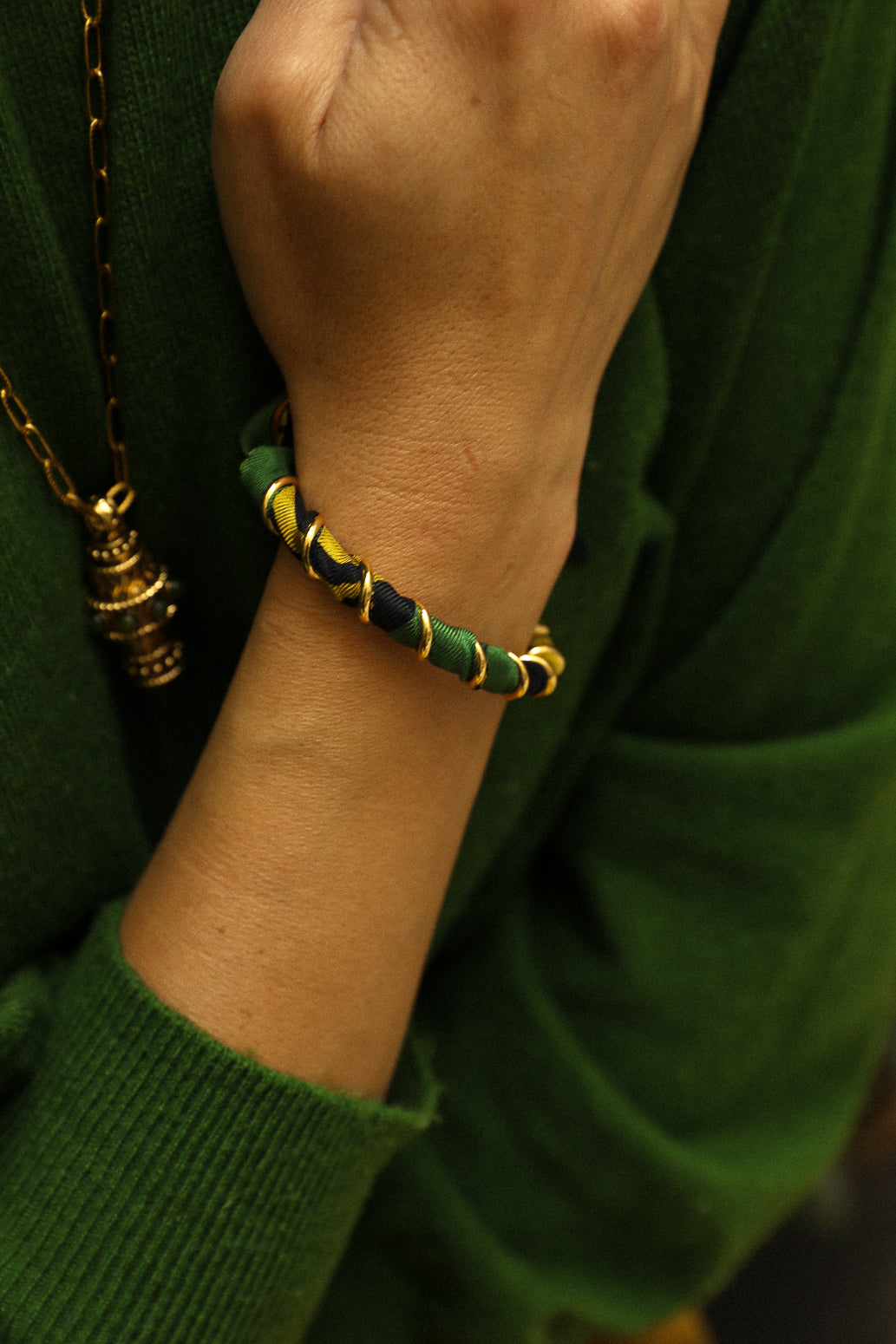 October bracelet and its Luckyou ribbon, green