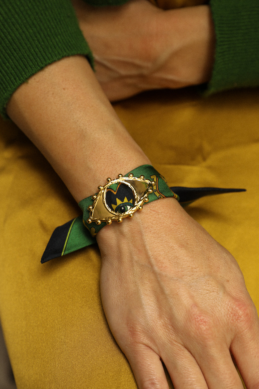 Golden Bon Oeil ornament and its 4cm Luckyou silk bracelet, green