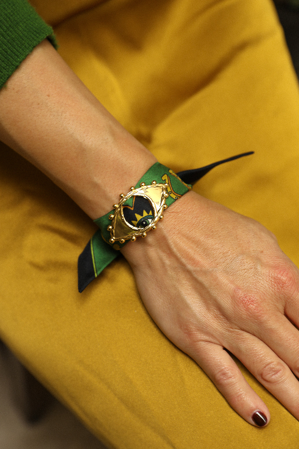 Golden Bon Oeil ornament and its 4cm Luckyou silk bracelet, green