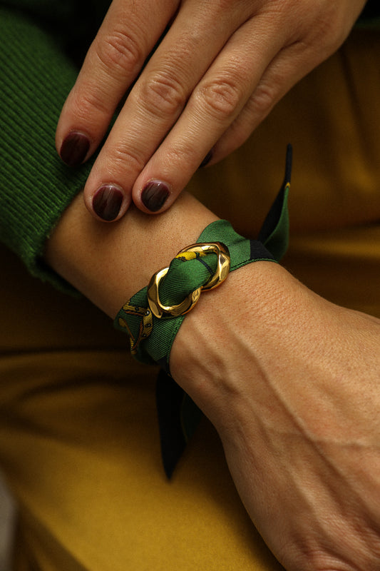 December ornament and its 4cm Luckyou silk ribbon, green