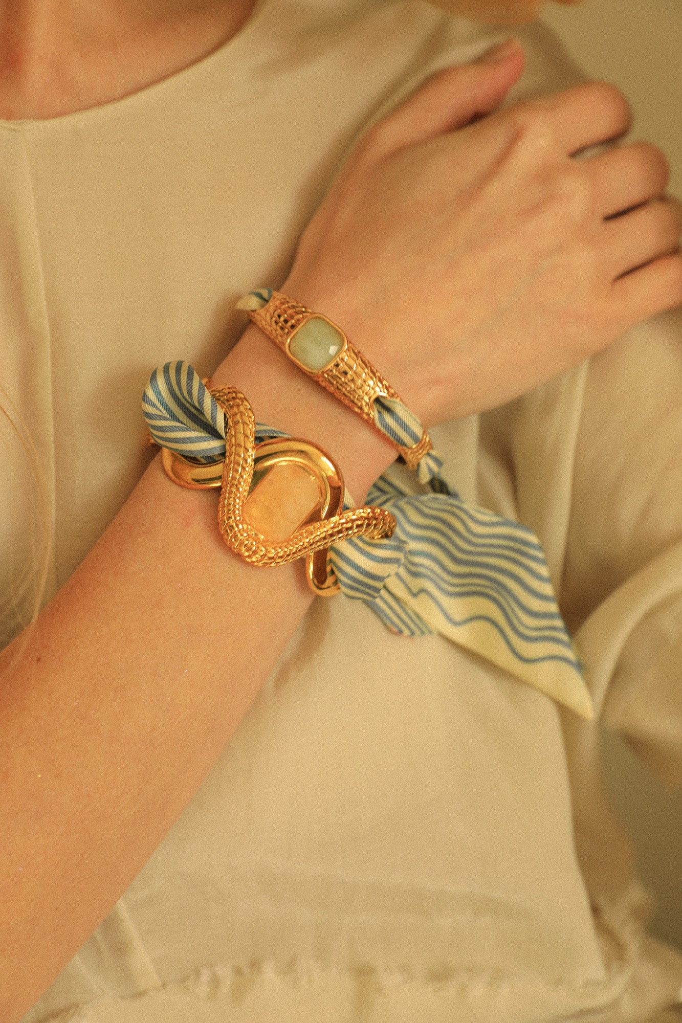Caïman bracelet in jade oil quartzite and neutral Marinière ribbon