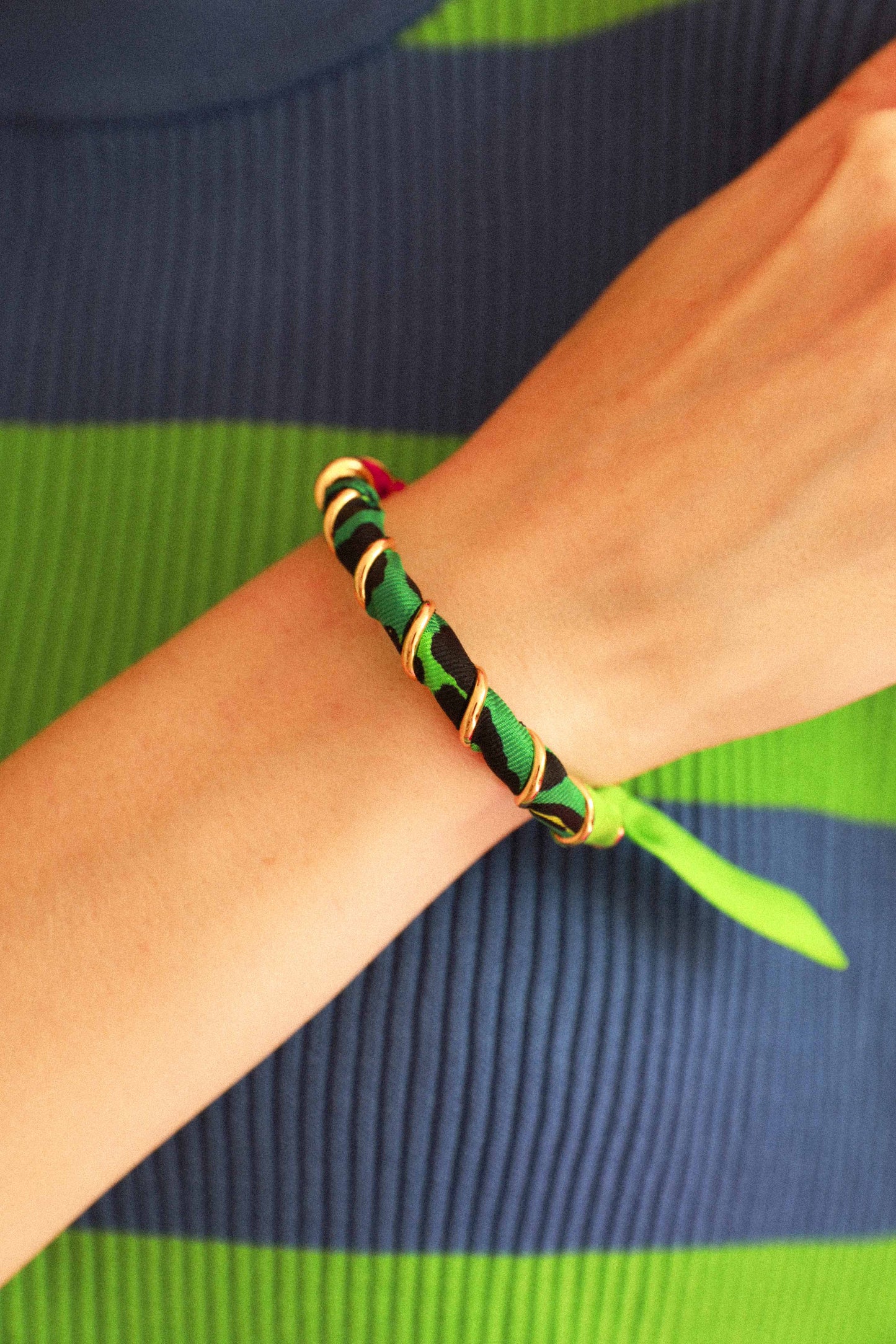 Bracelet Octobre et ruban Le Léopard, vert/rose