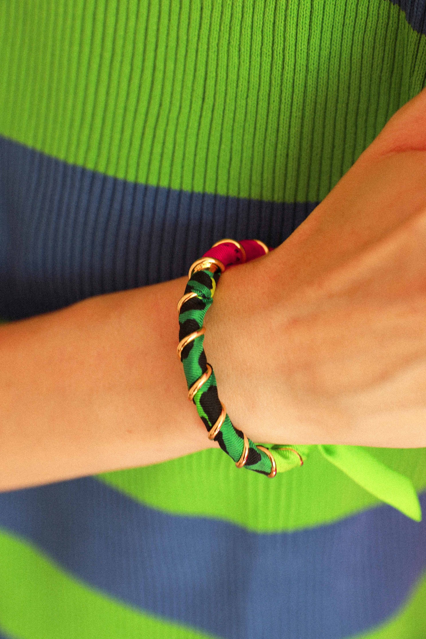 Bracelet Octobre et ruban Le Léopard, vert/rose