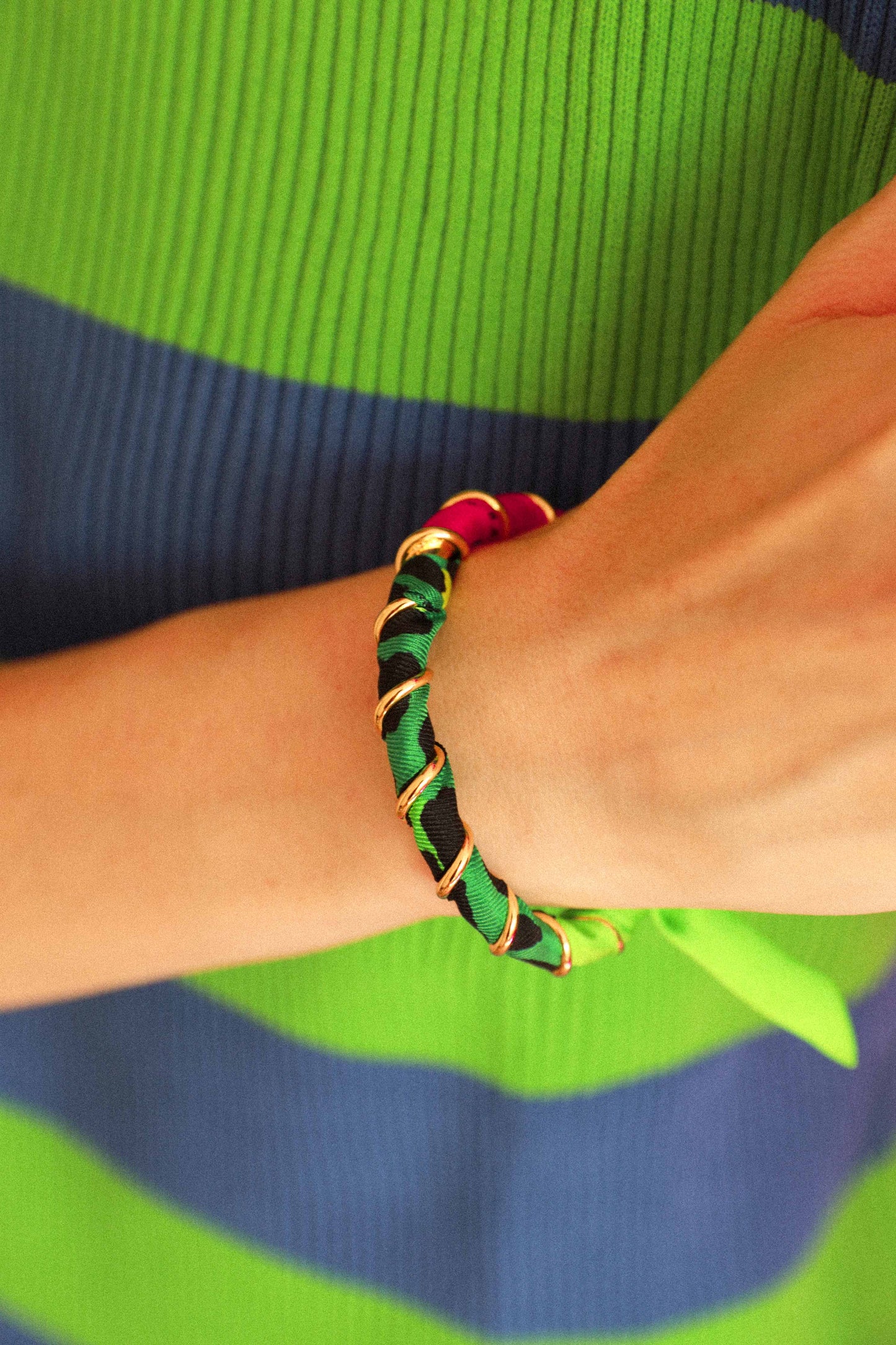 Bracelet Octobre et ruban Le Léopard, vert/rose