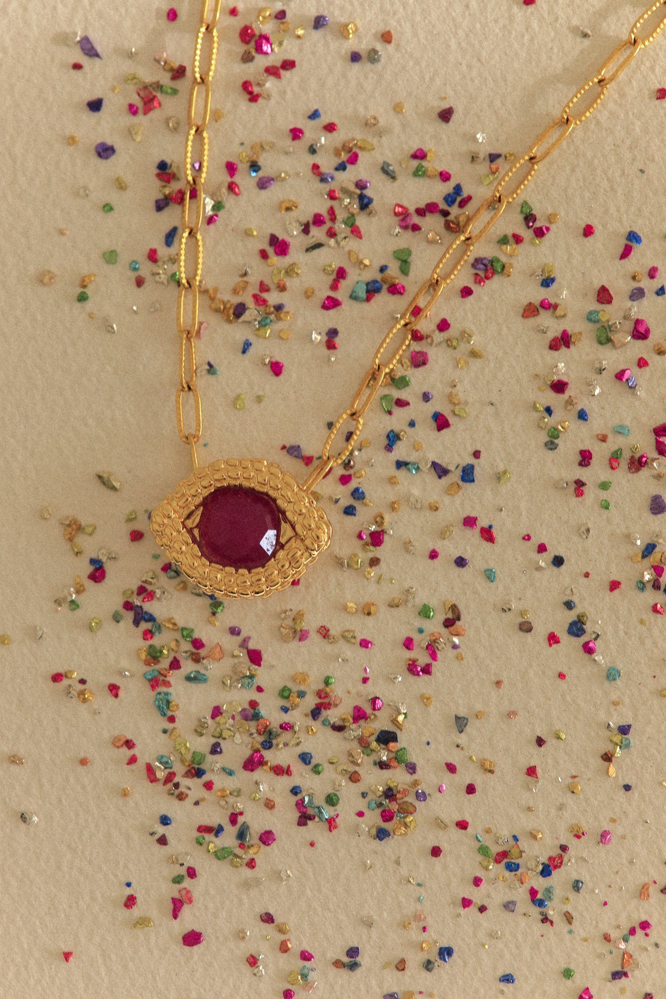 Collier Oeil de Caïman en agate fuchsia