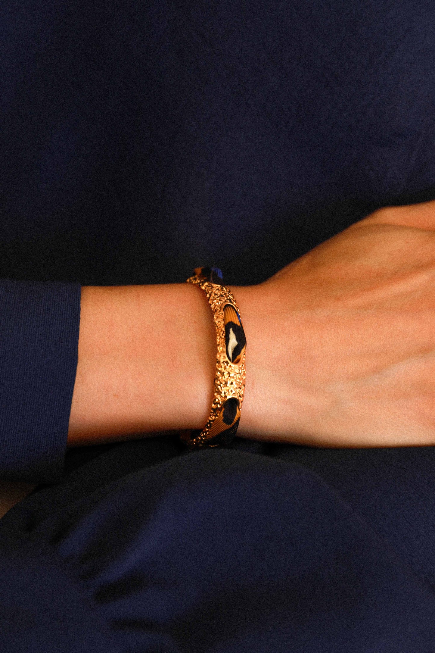 Bracelet Queen et ruban Le Léopard, bleu/jaune