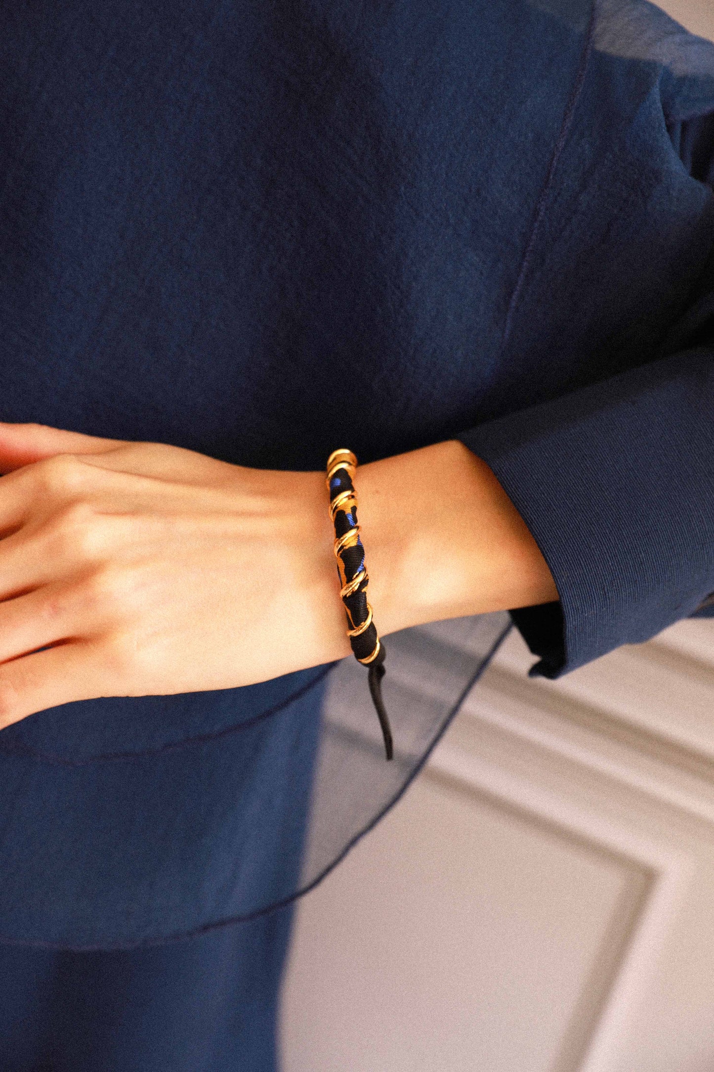 Bracelet Octobre et ruban Le Léopard, bleu/jaune