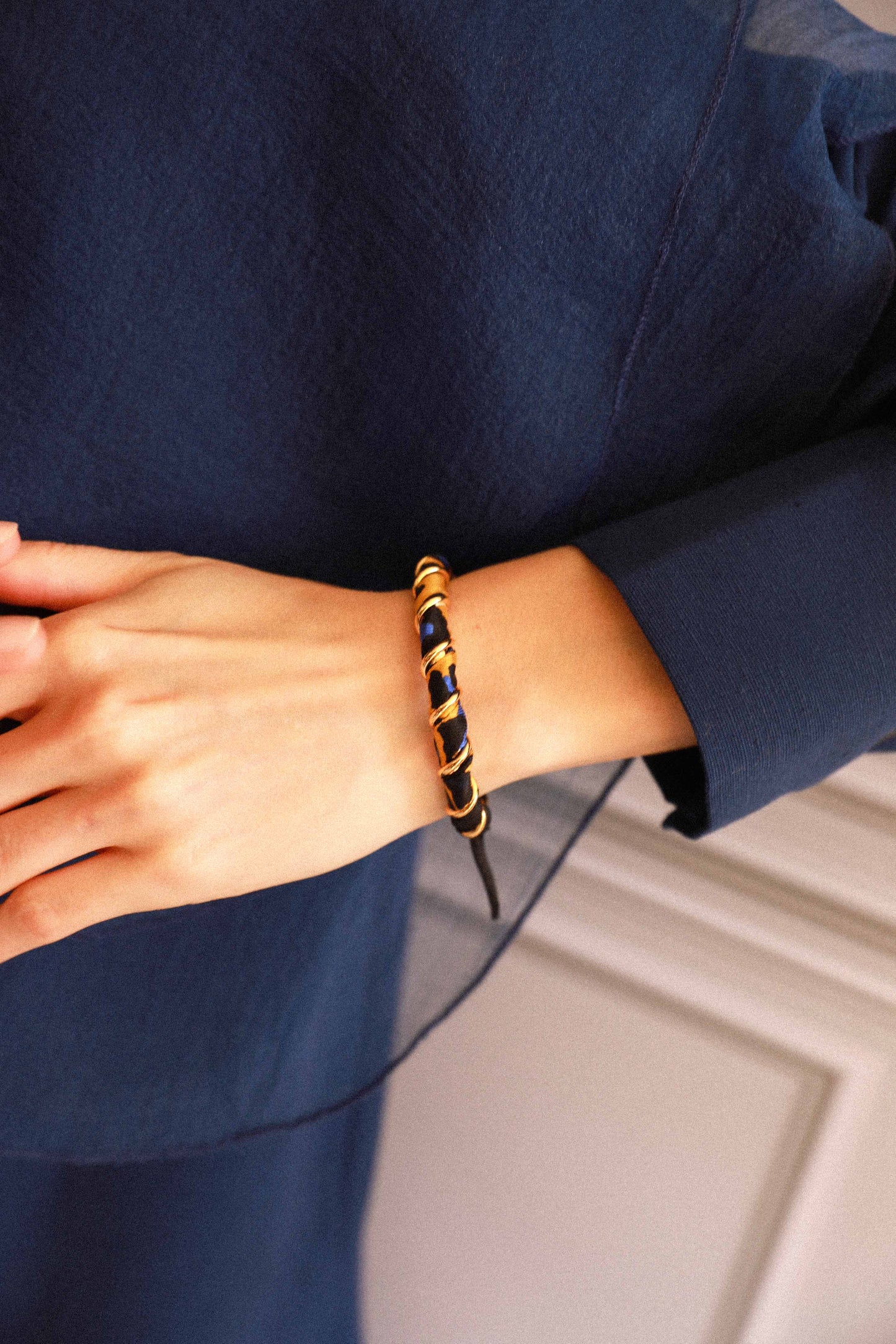 Bracelet Octobre et ruban Le Léopard, bleu/jaune