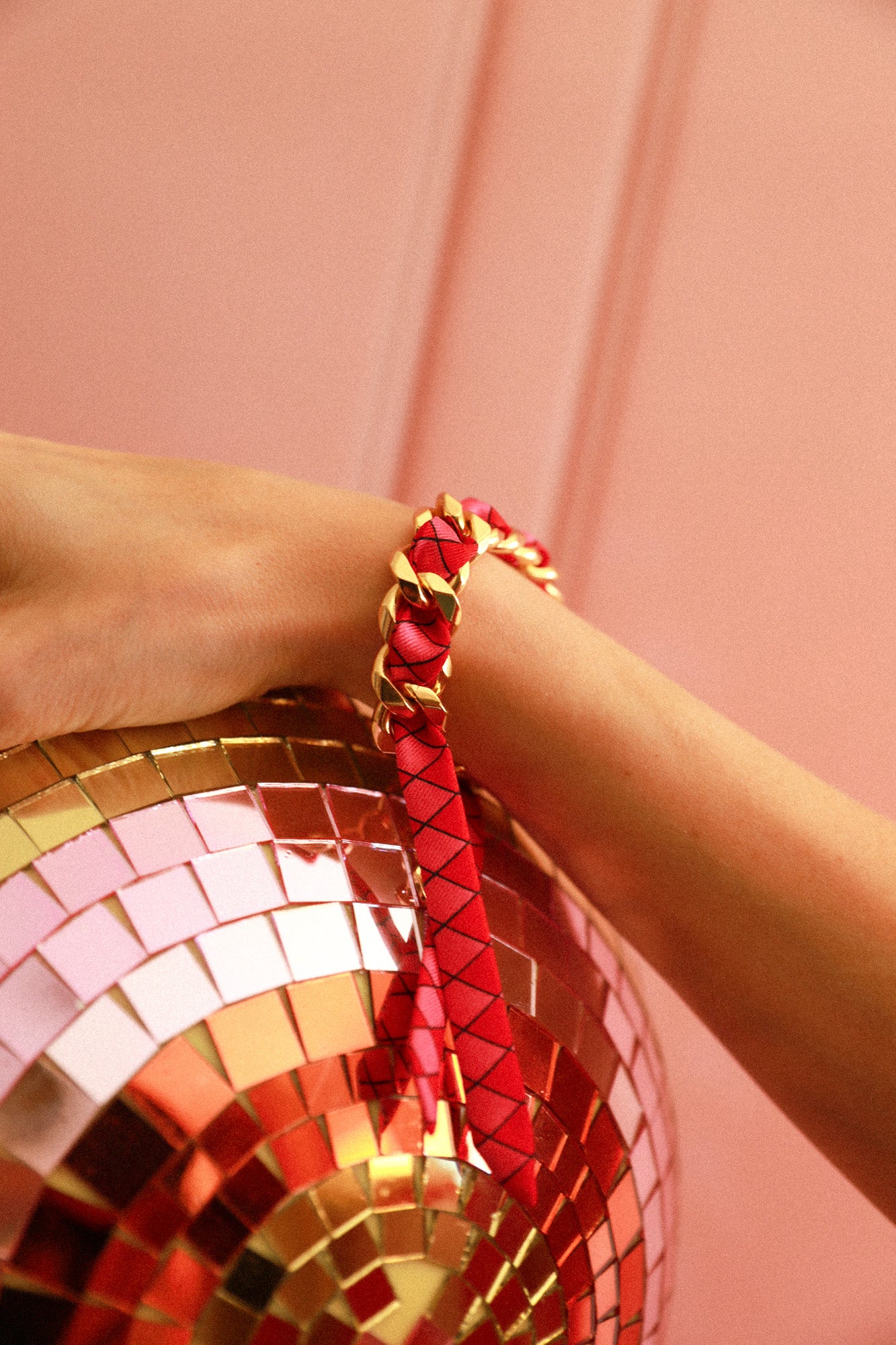 Bracelet Décembre et ruban Arlequin rose et rouge