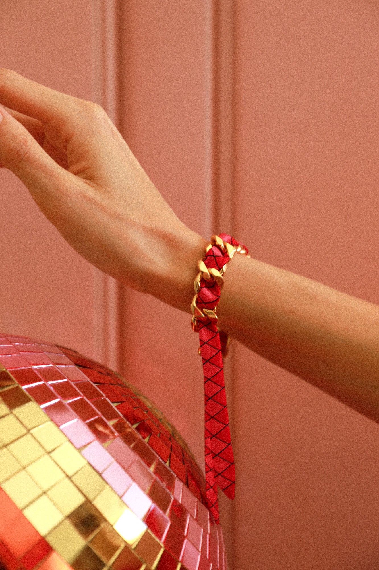 Bracelet Décembre et ruban Arlequin rose et rouge