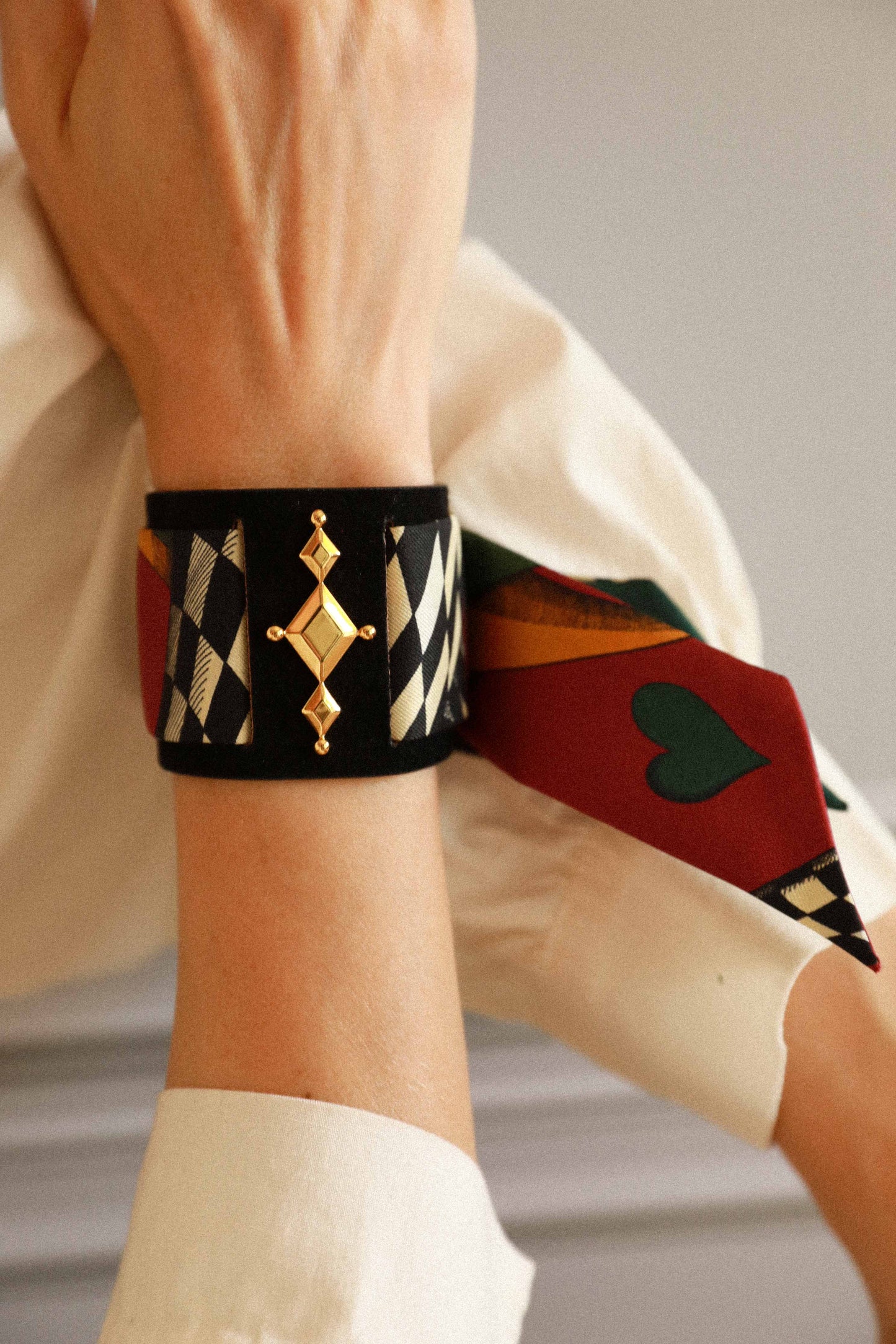 Circus cuff and Joker ribbon, neutral