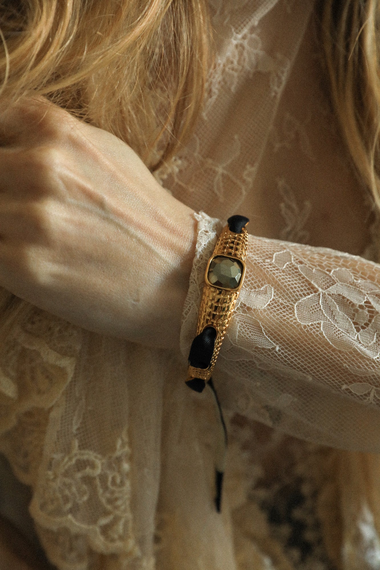 Bracelet Caïman en pyrite et ruban Pirate noir