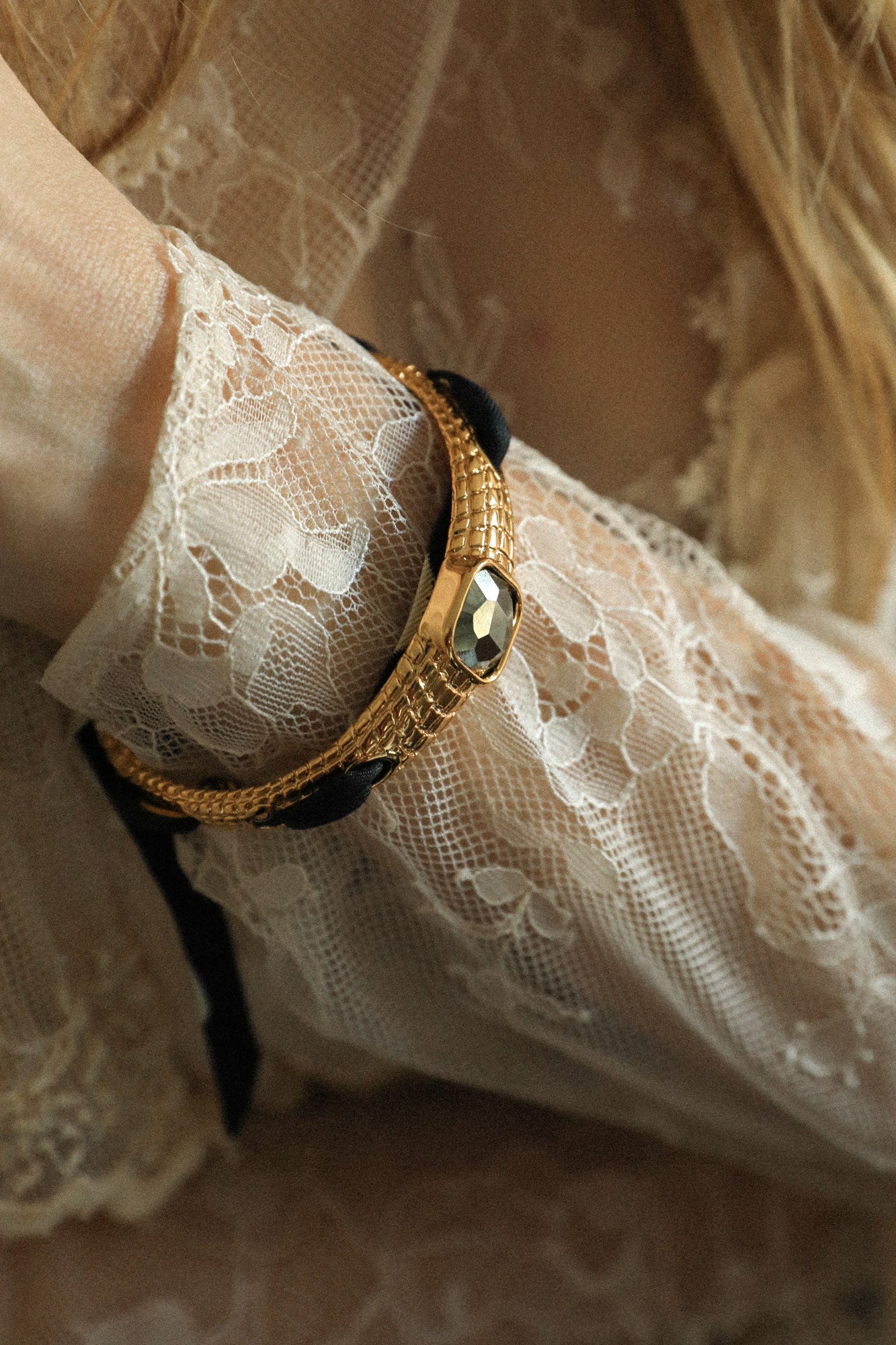 Bracelet Caïman en pyrite et ruban Pirate noir