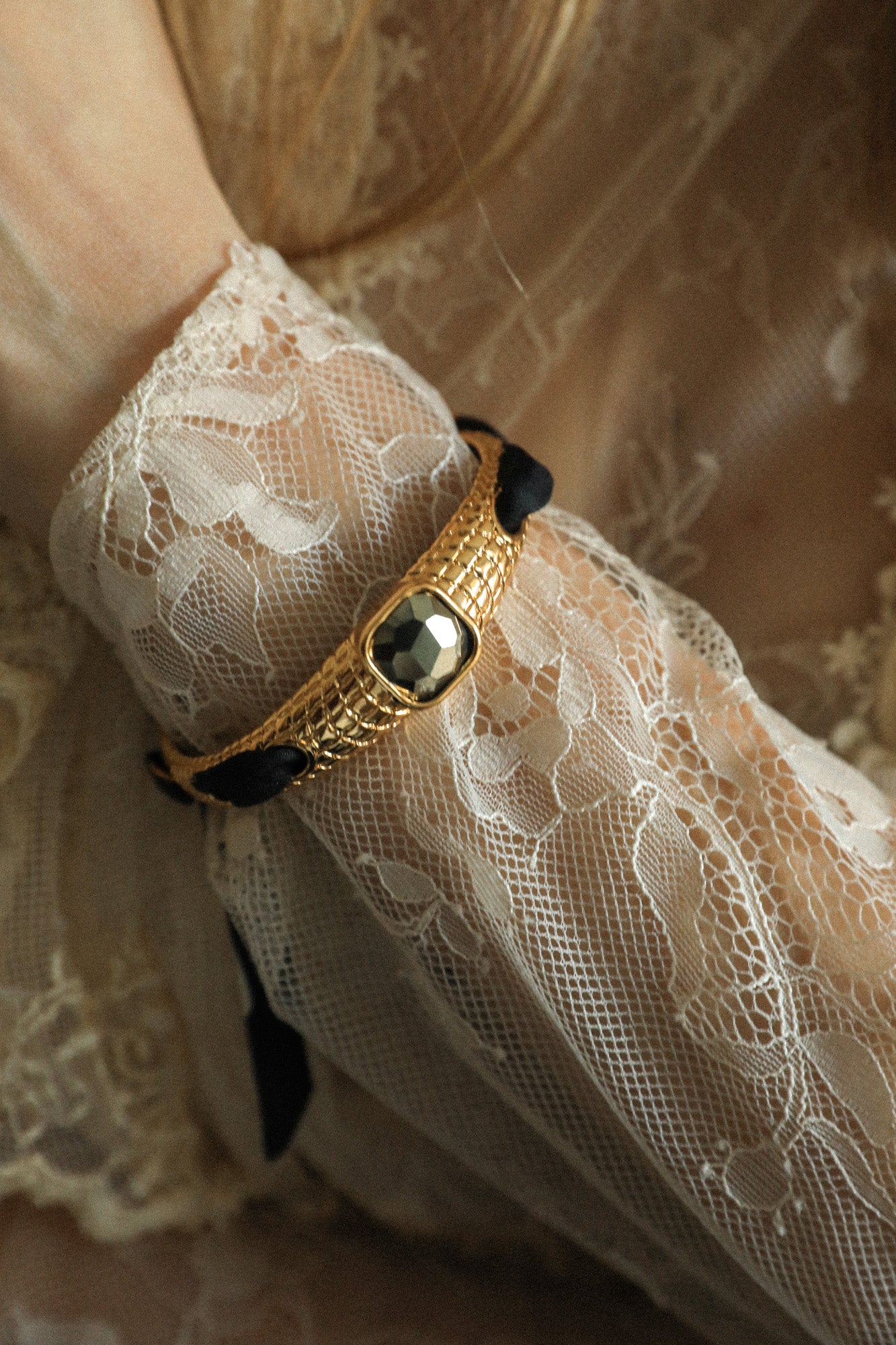 Bracelet Caïman en pyrite et ruban Pirate noir