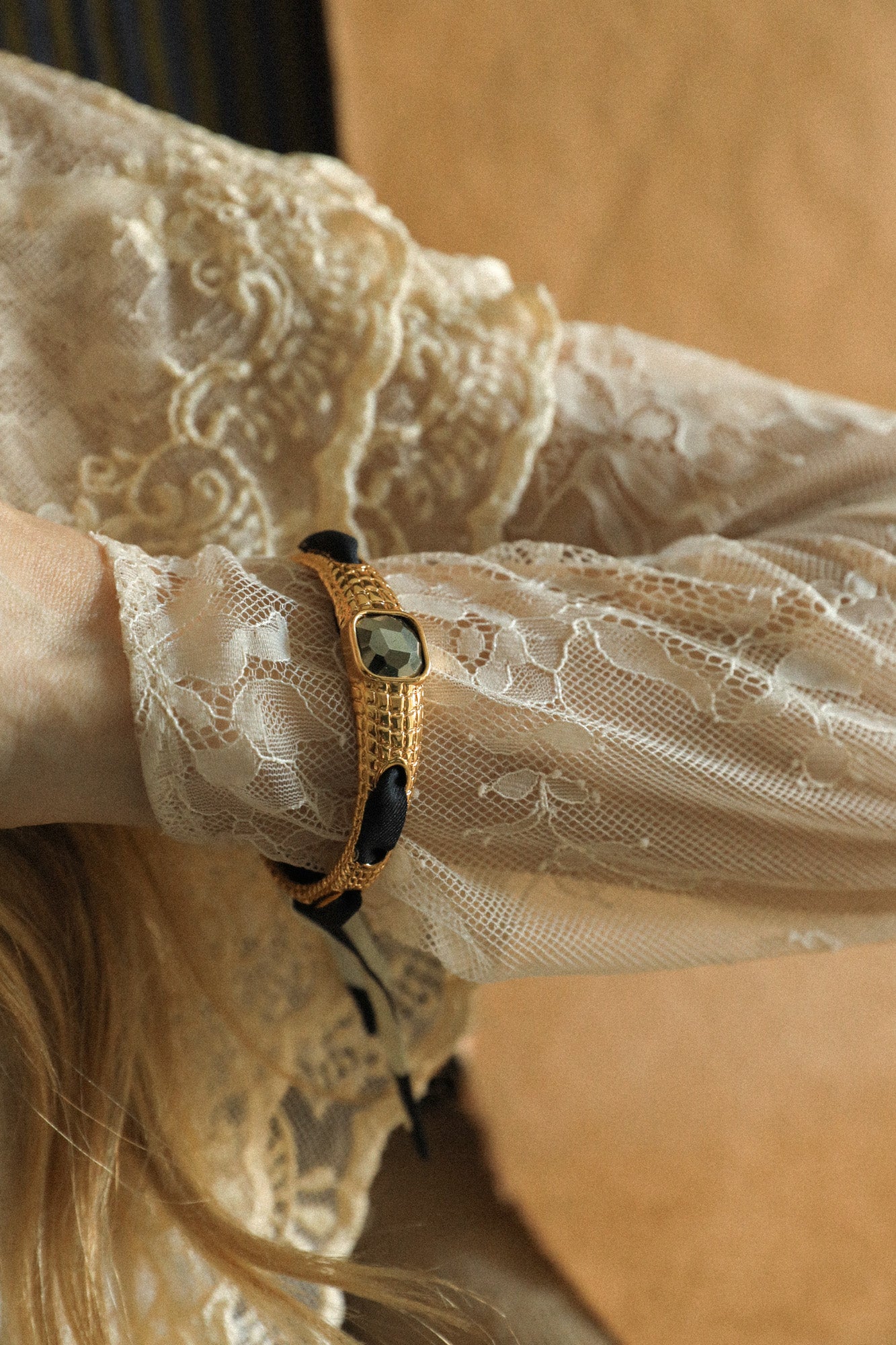 Bracelet Caïman en pyrite et ruban Pirate noir