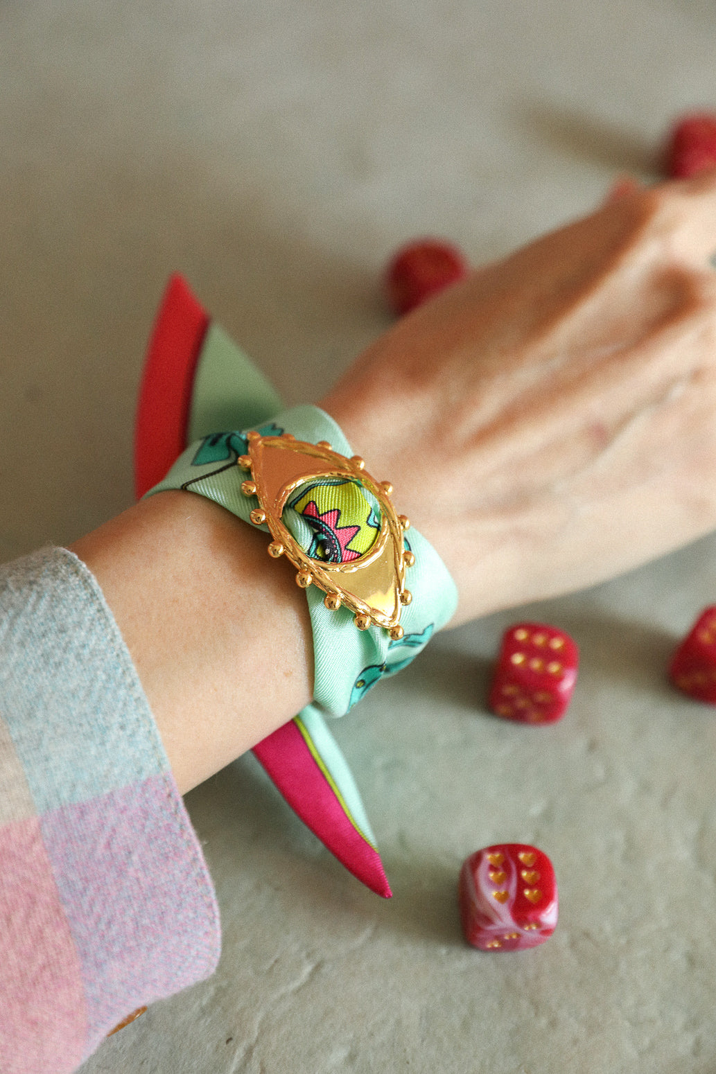 Ornement Bon Oeil doré et son bracelet en soie de 4cm Luckyou, vert d’eau