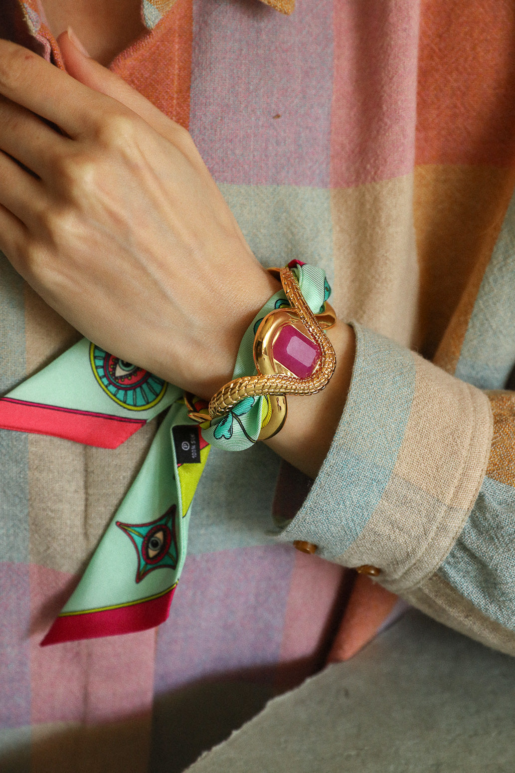 Caiman cuff with pink agate and Luckyou ribbon, water green