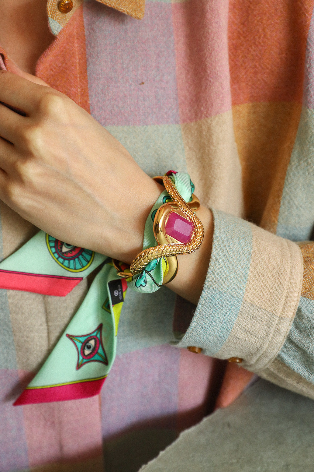 Caiman cuff with pink agate and Luckyou ribbon, water green