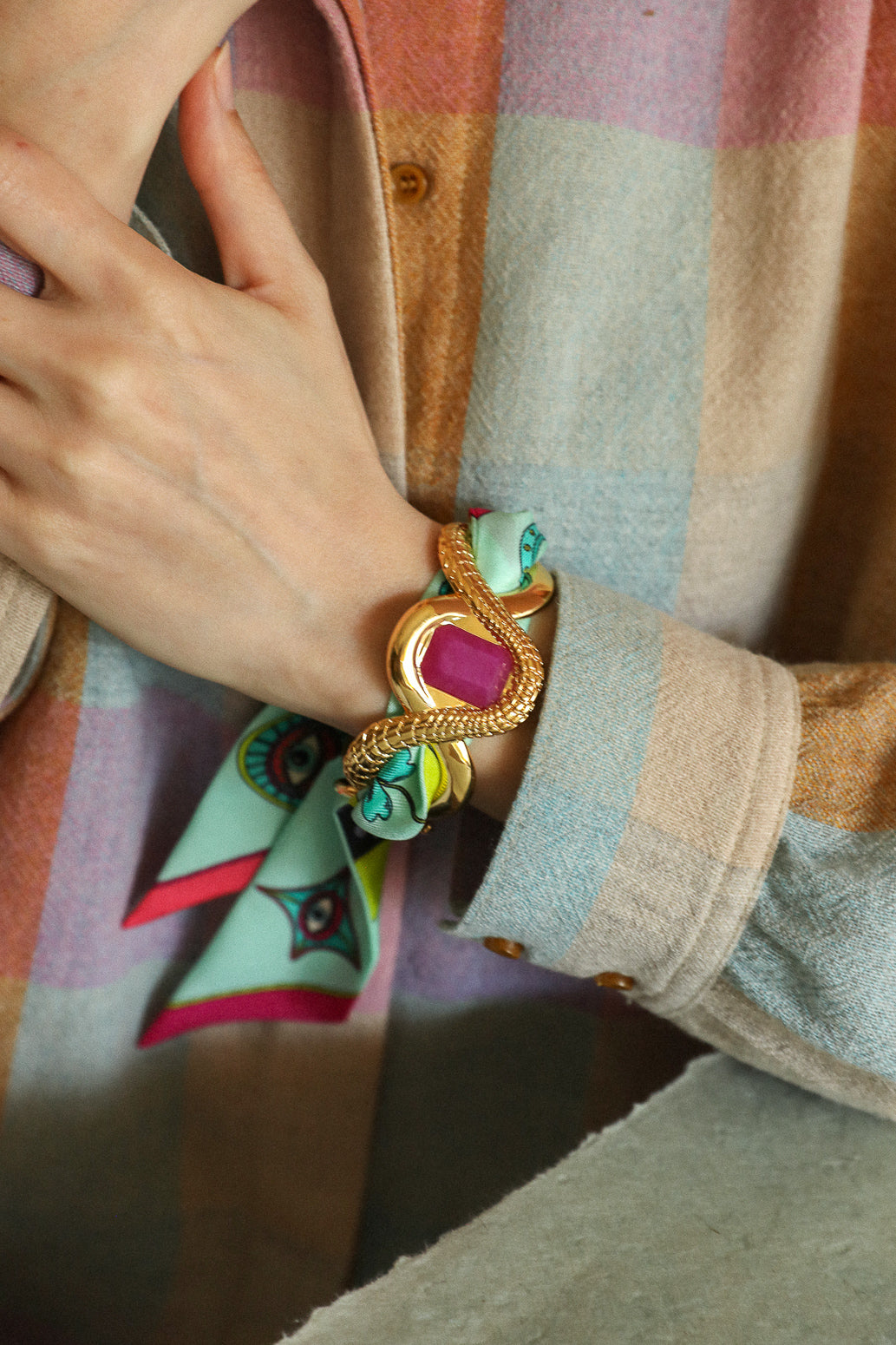 Caiman cuff with pink agate and Luckyou ribbon, water green