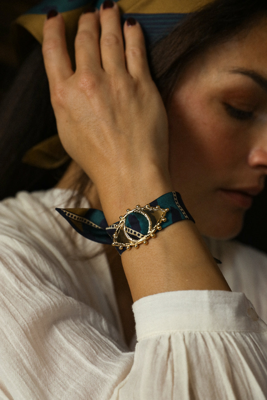 Ornement Bon Oeil doré et son bracelet en soie de 4cm Chapanoir, olive