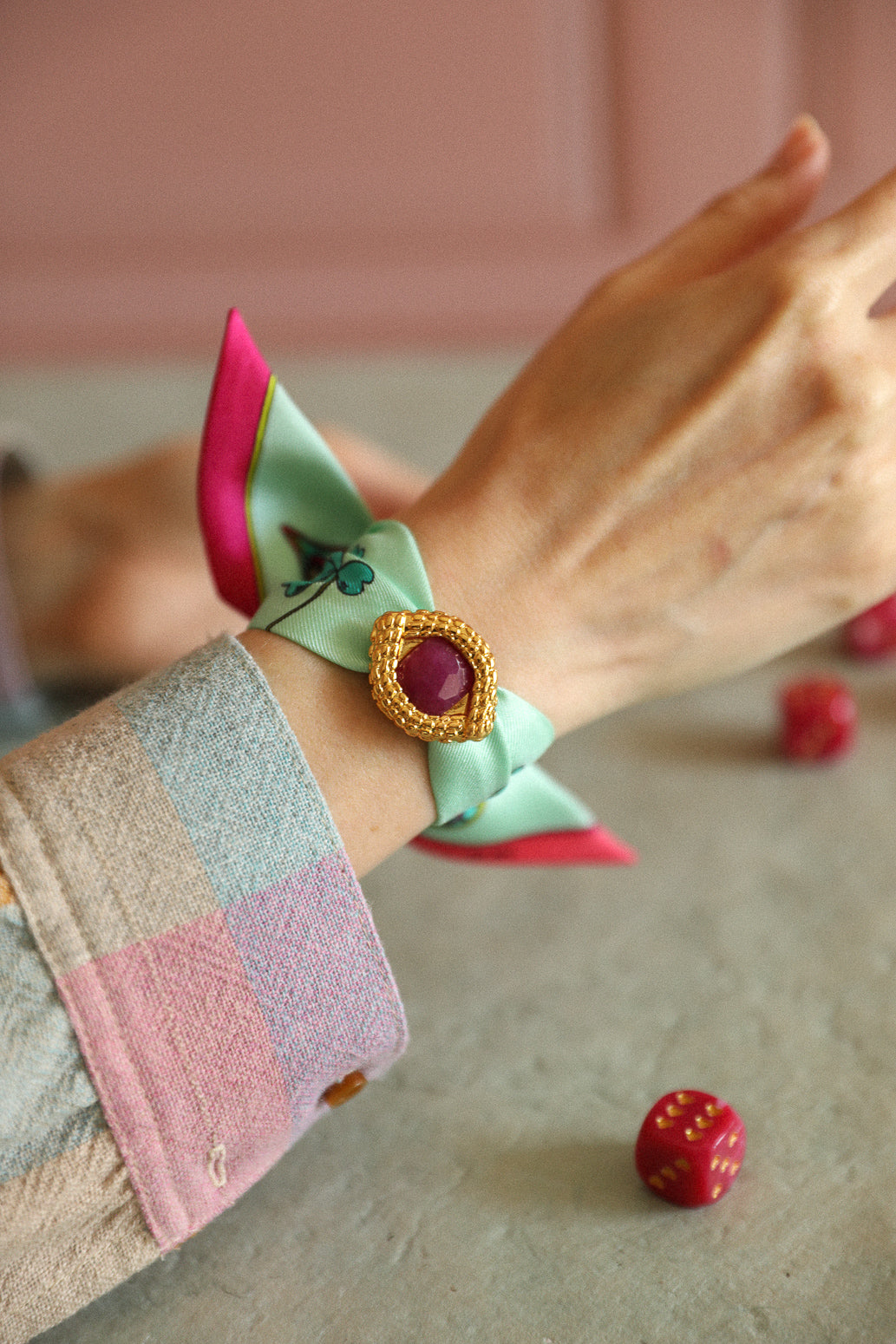 Ornement Oeil de caïman fuchsia tissé avec le ruban de 4cm Luckyou vert d'eau