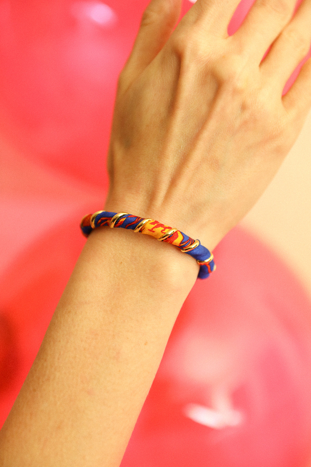 October bracelet, silk-free