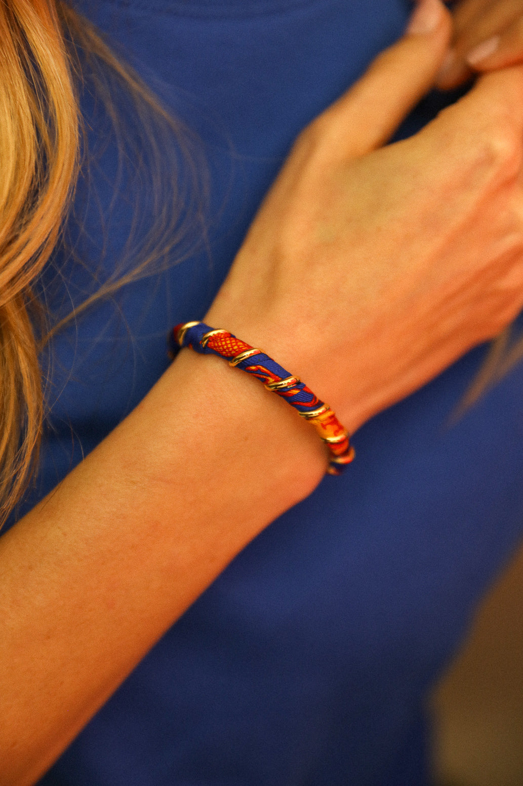 October bracelet, silk-free