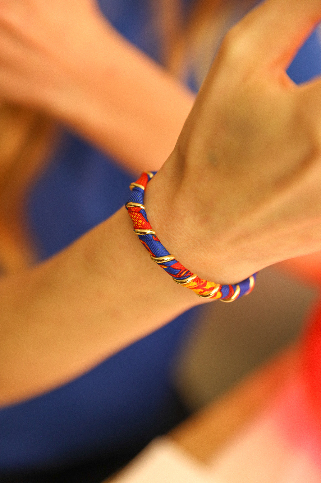 October bracelet, silk-free