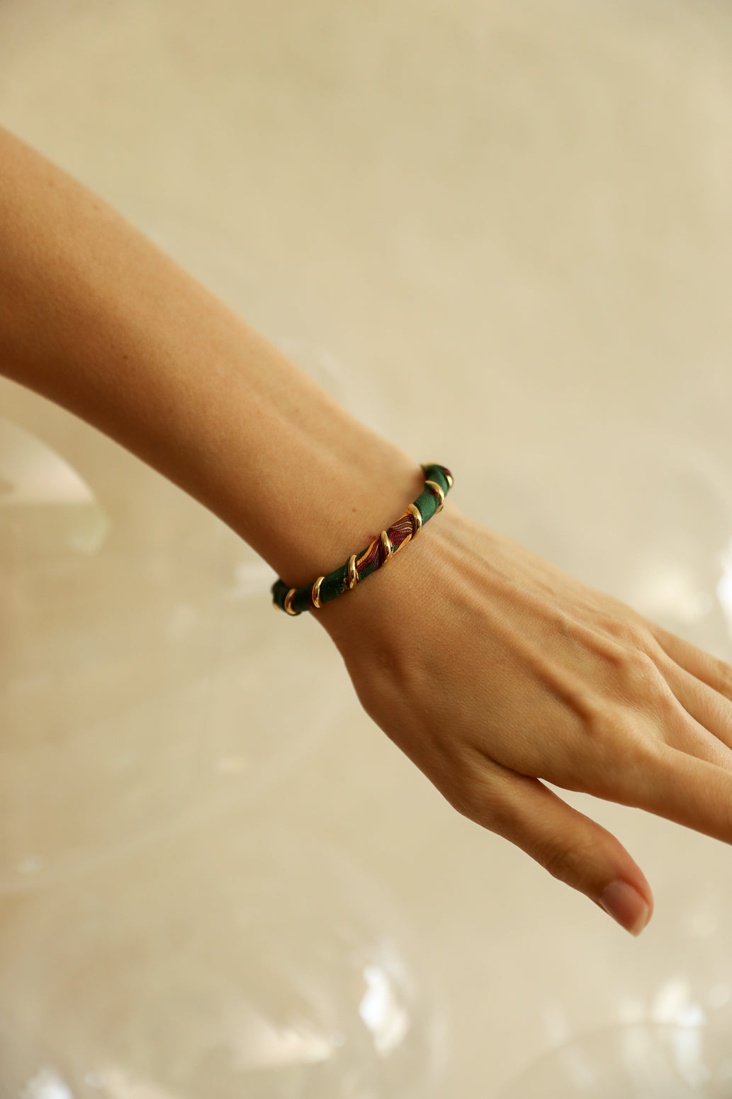 October bracelet, silk-free