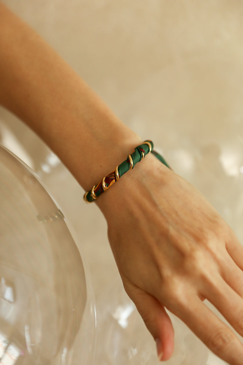 October bracelet, silk-free