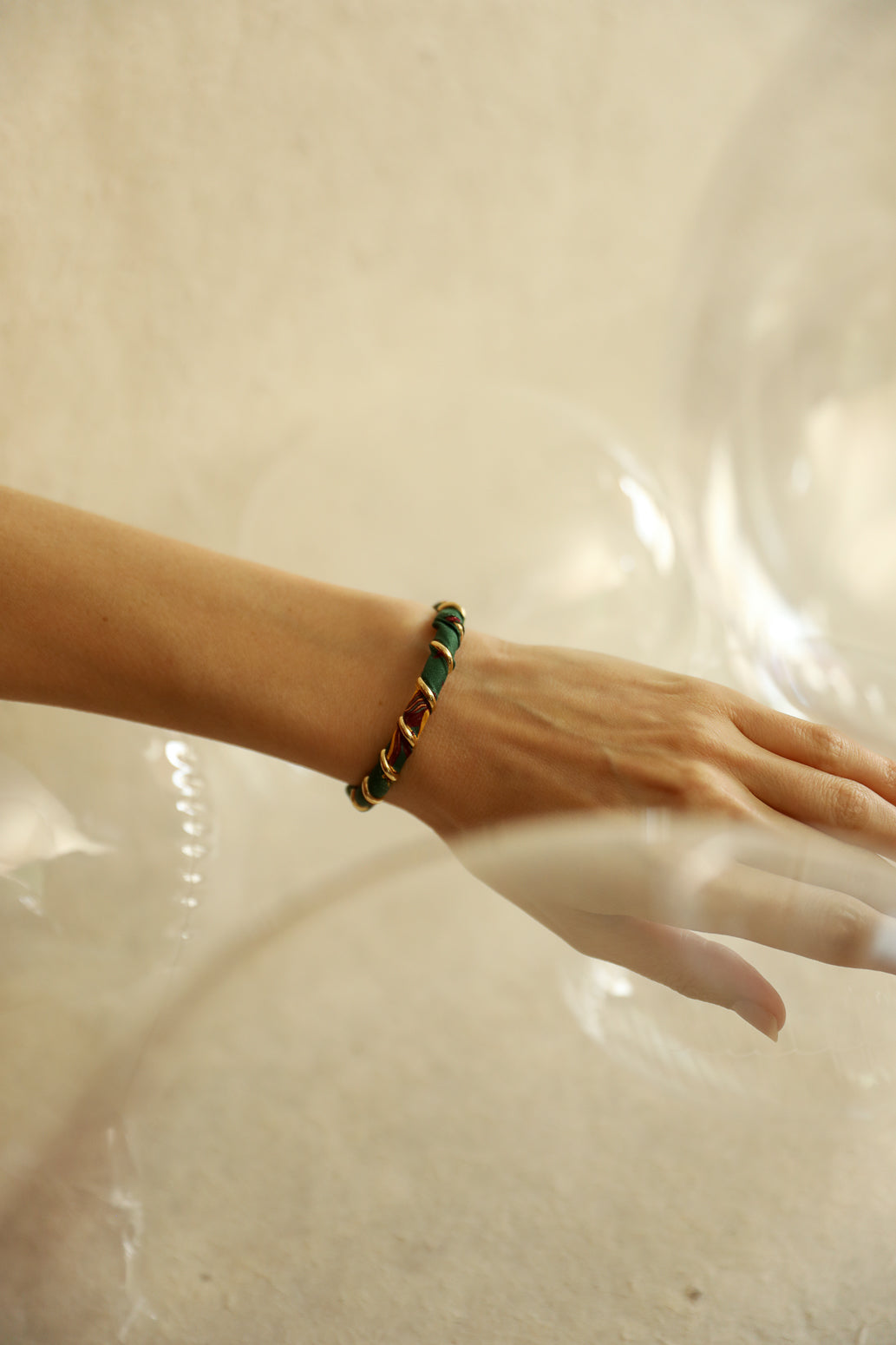 October bracelet, silk-free