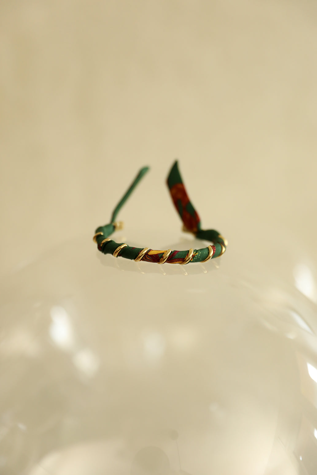 October bracelet, silk-free