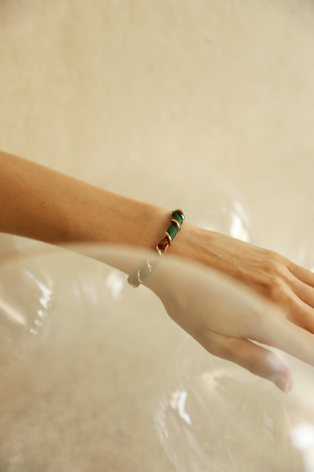 October bracelet, silk-free