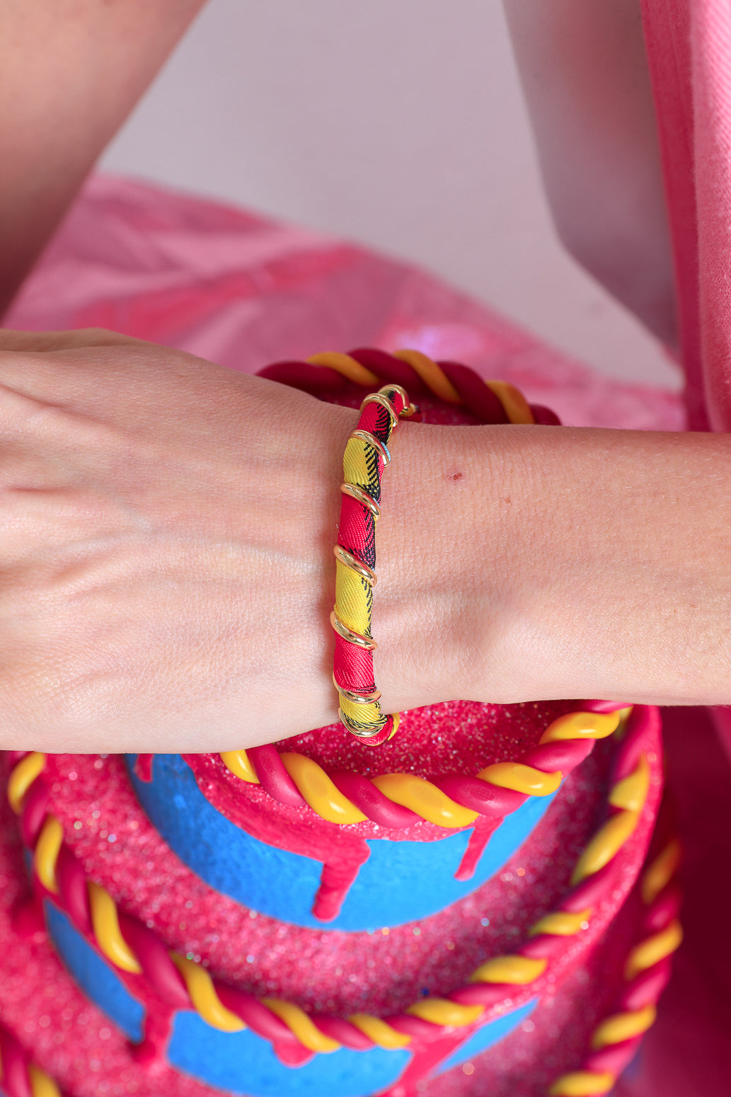 October bracelet, silk-free