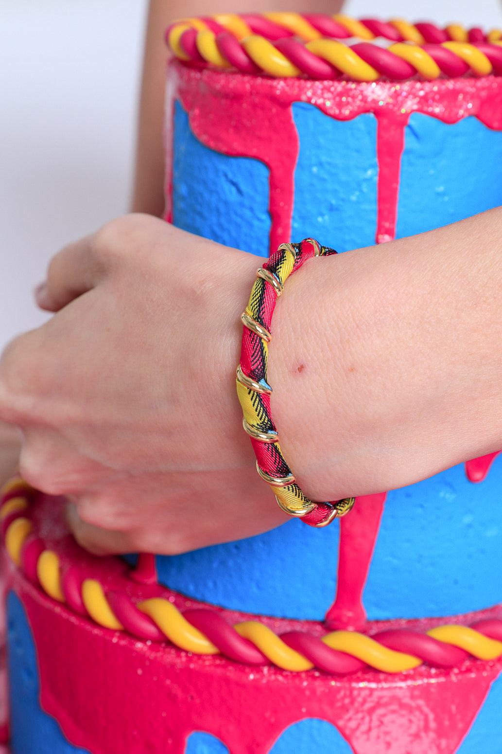 October bracelet, silk-free