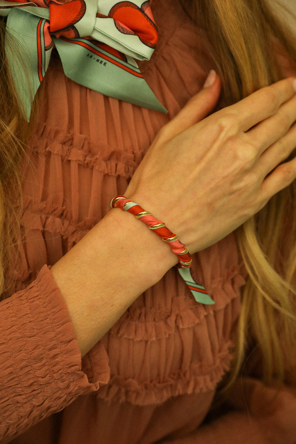 October bracelet, silk-free