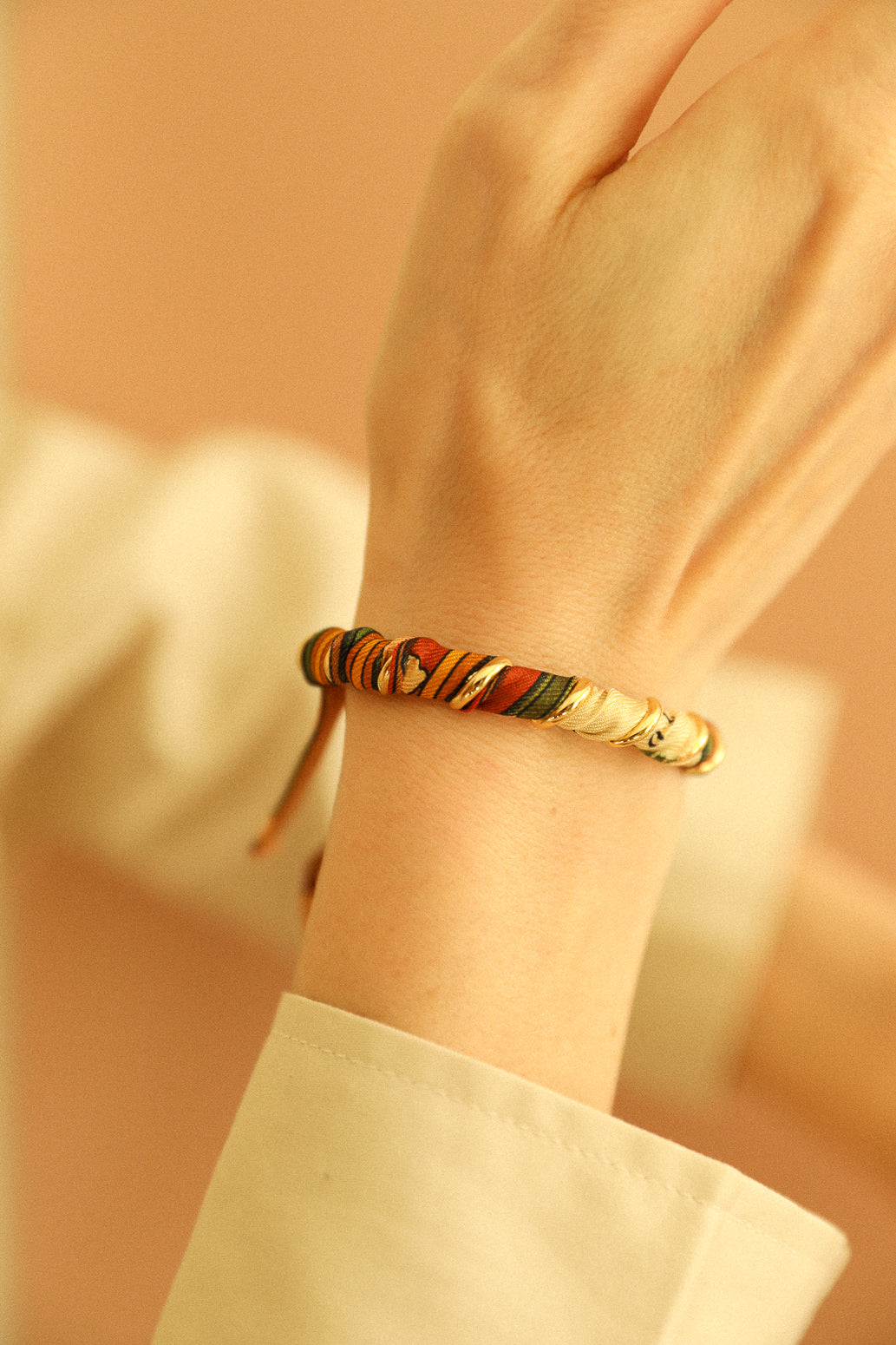 October bracelet, silk-free