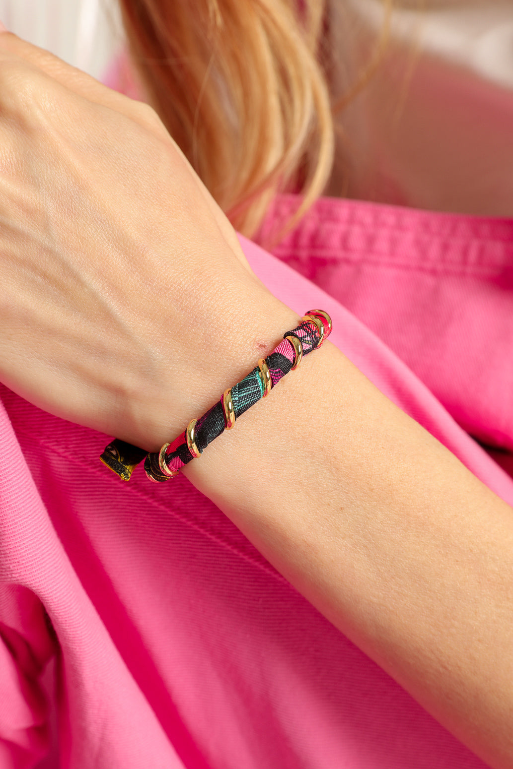 October bracelet, silk-free