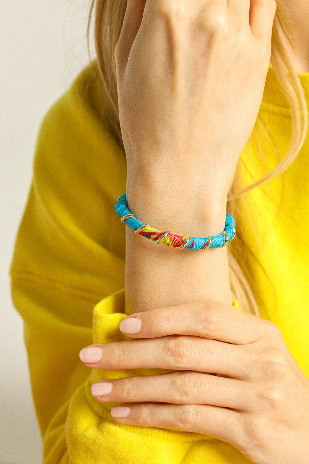 October bracelet, silk-free