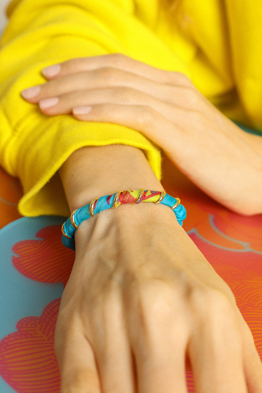 October bracelet, silk-free