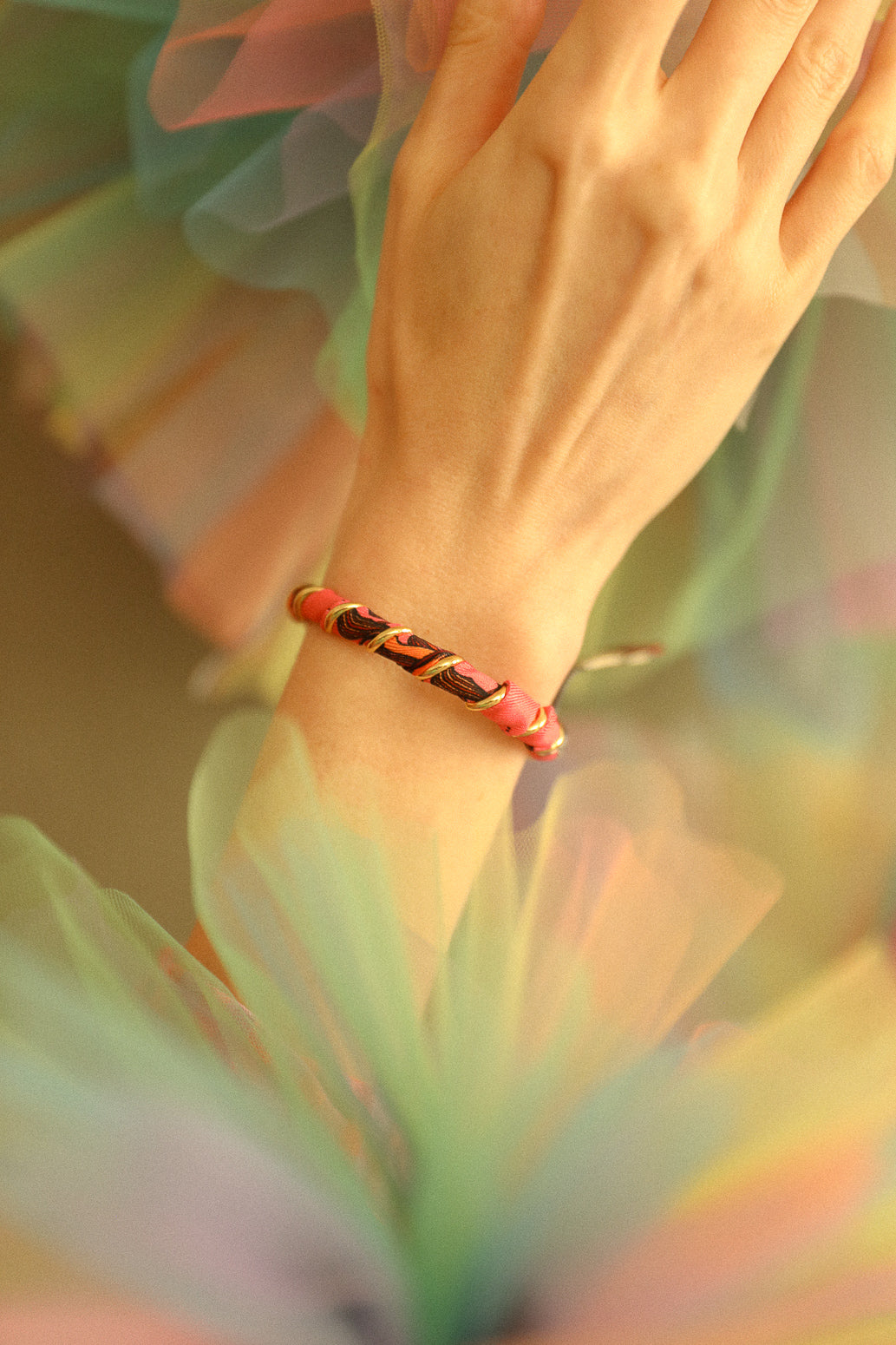 October bracelet, silk-free