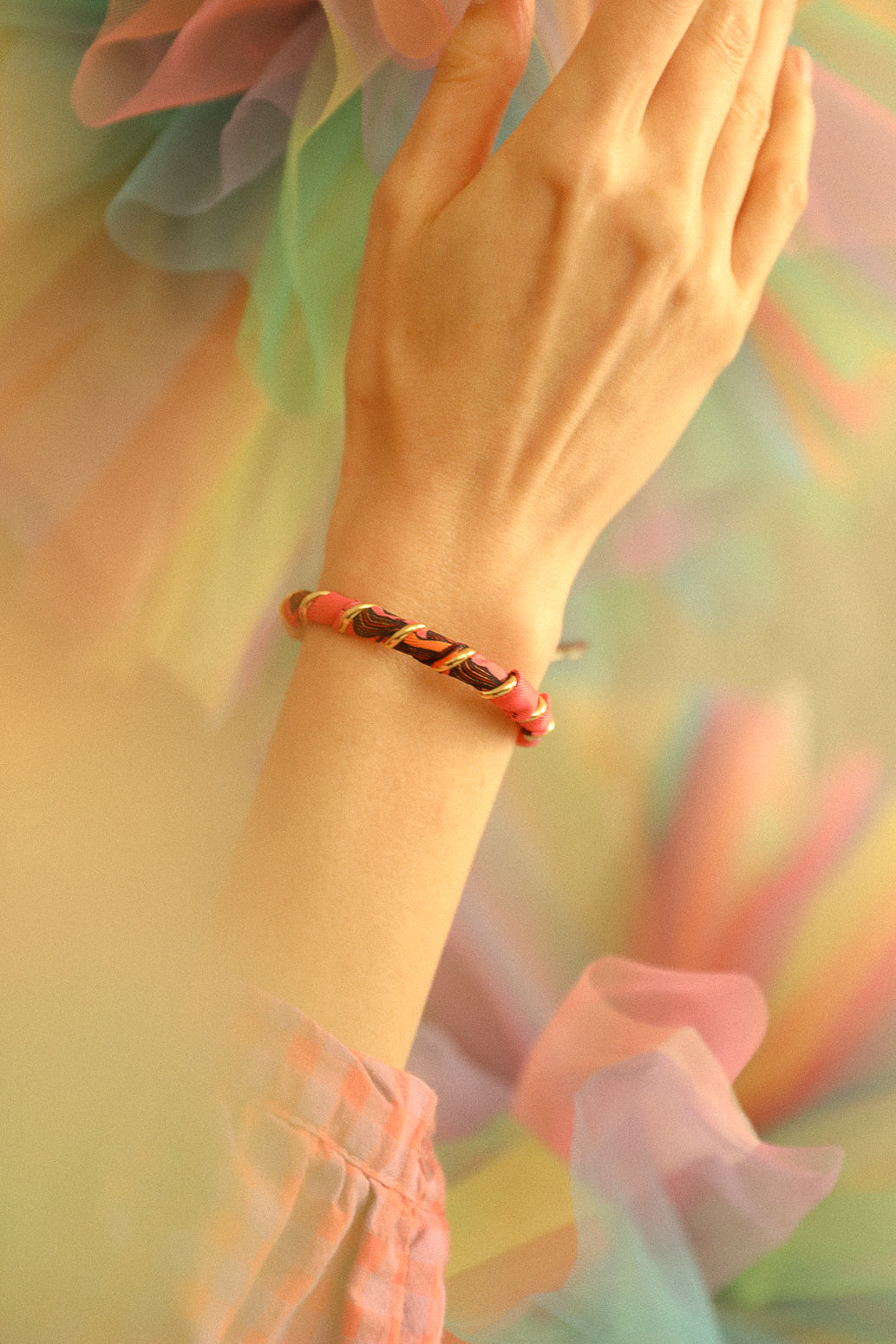 October bracelet, silk-free