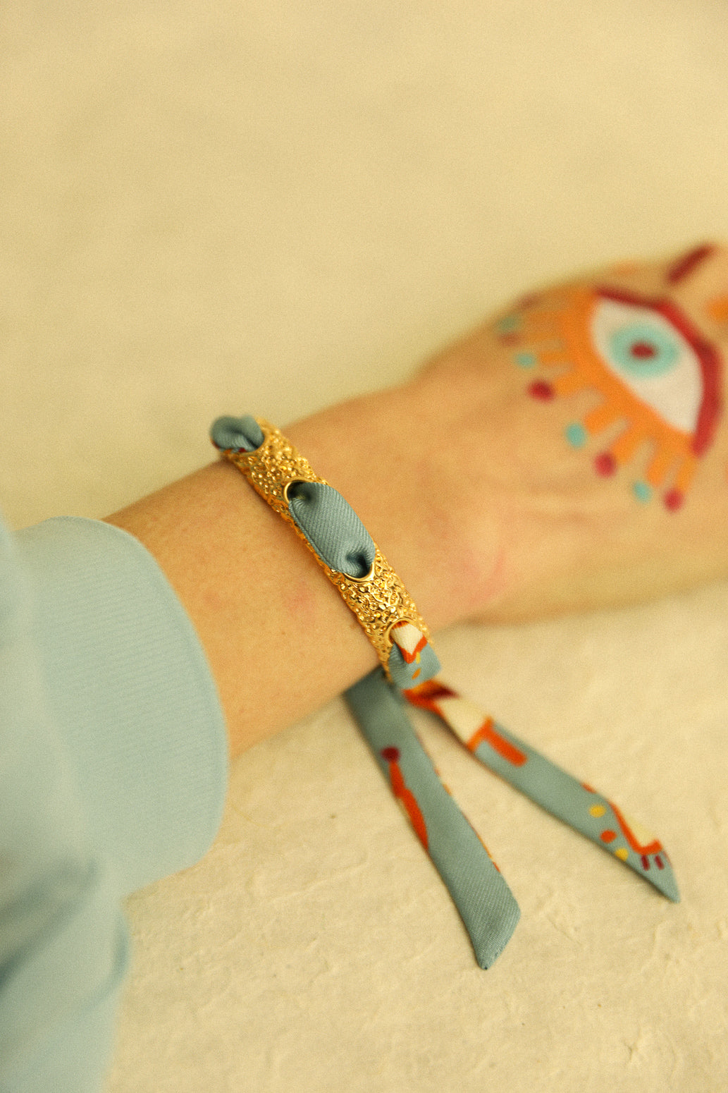 Queen bracelet and its Tarot ribbon, multicolored