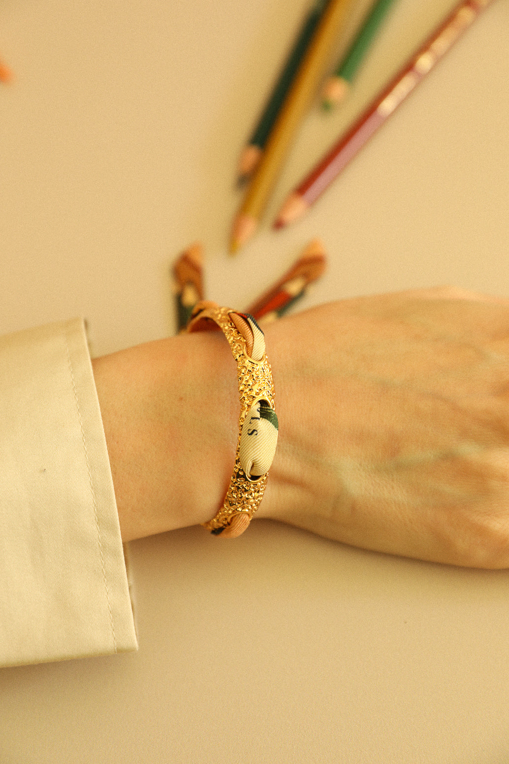 Queen bracelet and its Tarot ribbon, multicolored