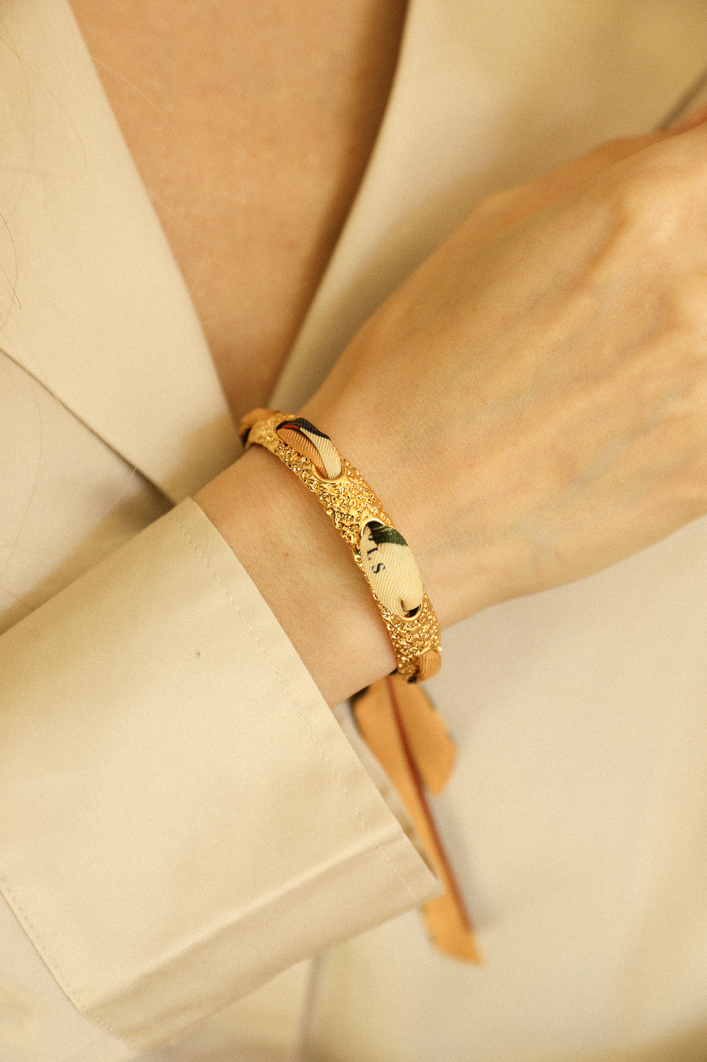 Queen bracelet and its Tarot ribbon, multicolored