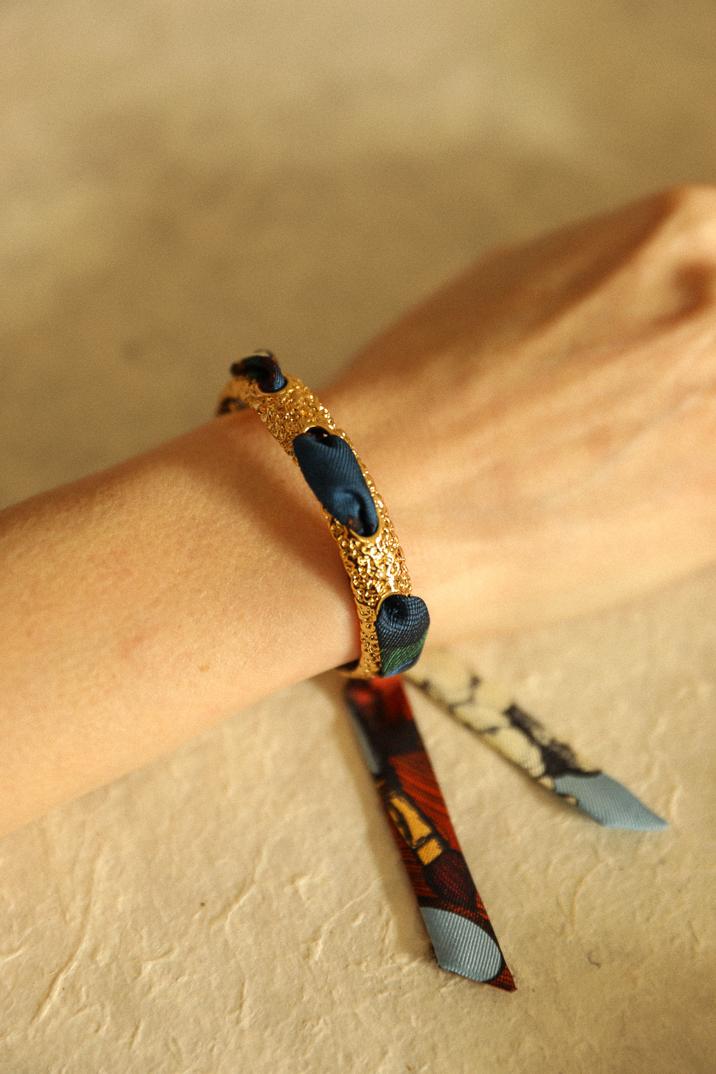 Queen bracelet and its Tarot ribbon, multicolored