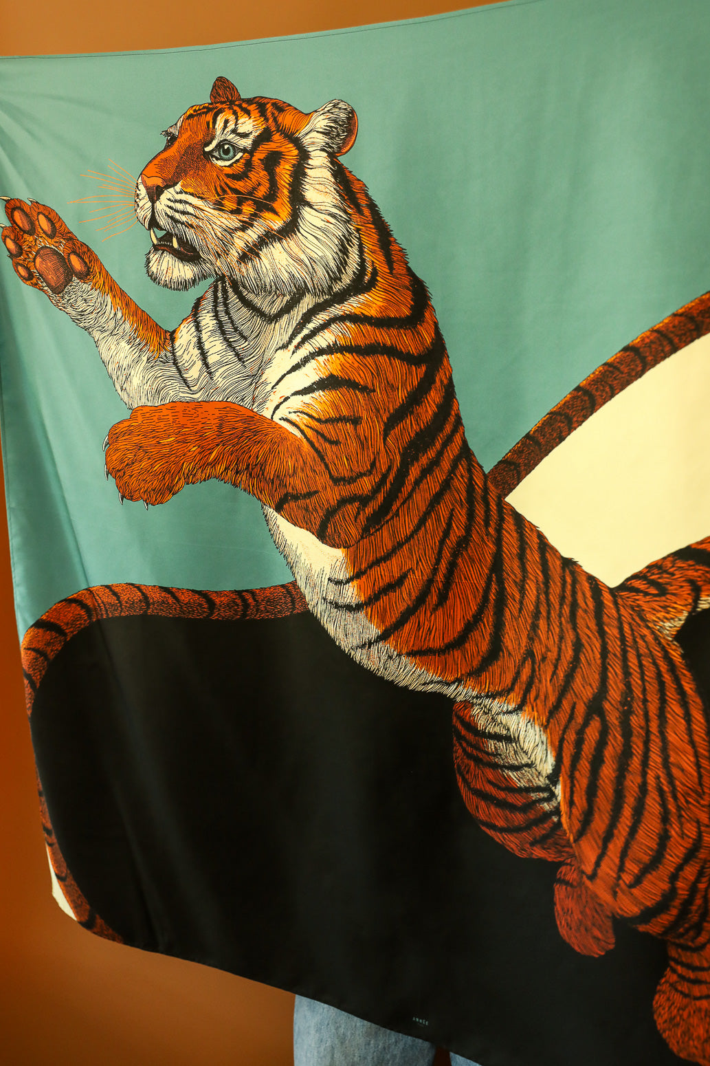 Carré de soie 110cm Tigre, Neutre