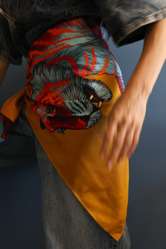 Carré de soie 110cm Le Tigre, Pop