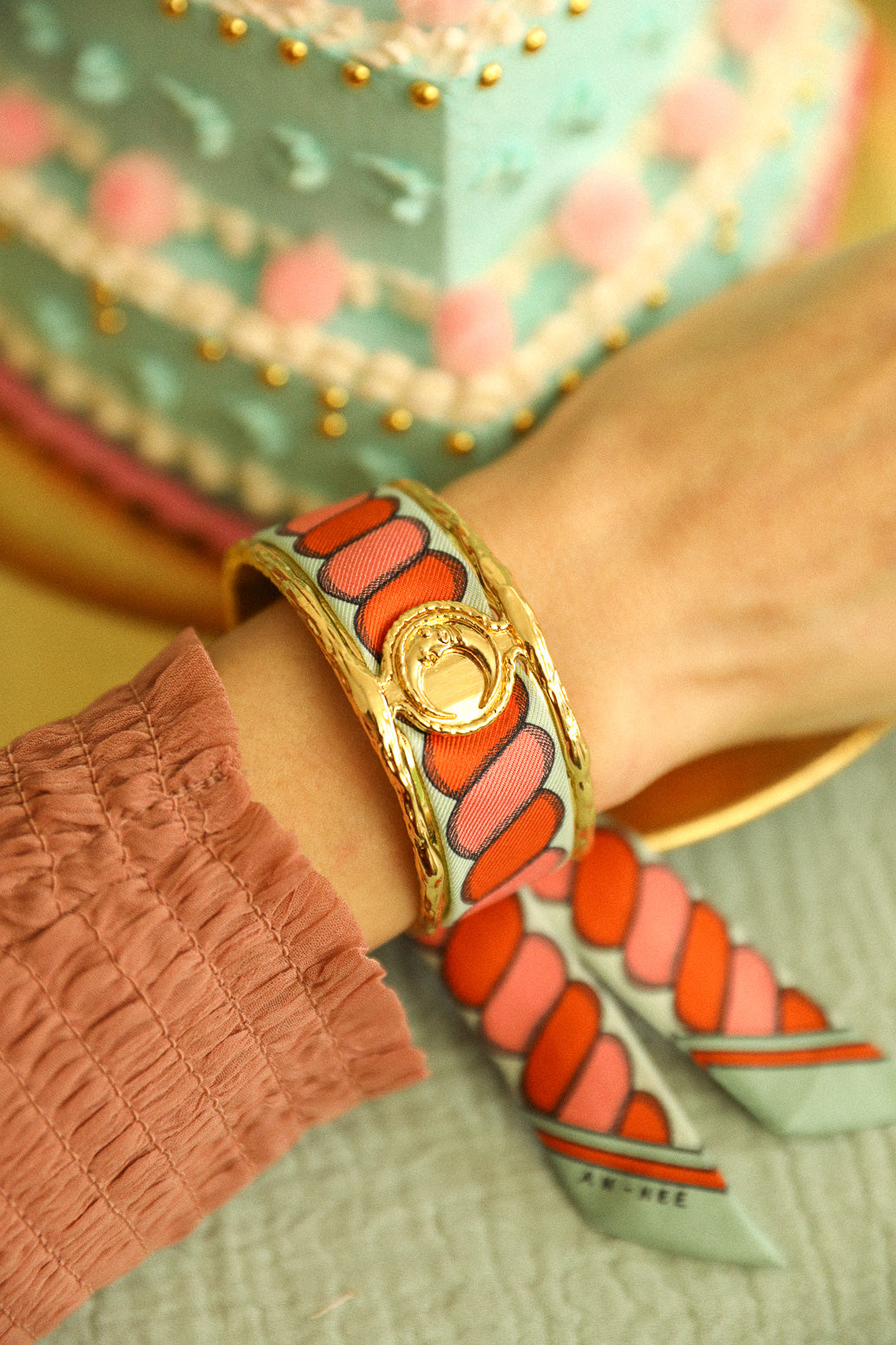 Moon cuff, silk-free